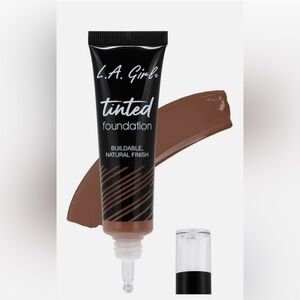 LA Girl Tinted Foundation - WARM SIENNA
Rich Brown